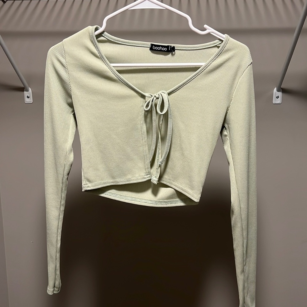 NWOT * Boohoo Sage Green Tie Front Top in Size 2